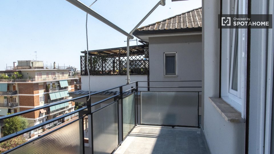 Immagine 17 di Appartamento in affitto  in Via Pietro Maffi a Roma