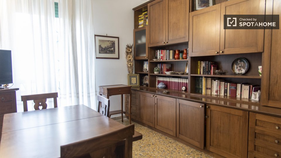 Immagine 8 di Appartamento in affitto  in Via Gian Luca Squarcialupo a Roma