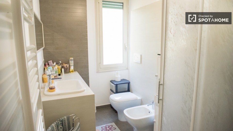 Immagine 9 di Camera condivisa in affitto  in Via Prenestina a Roma