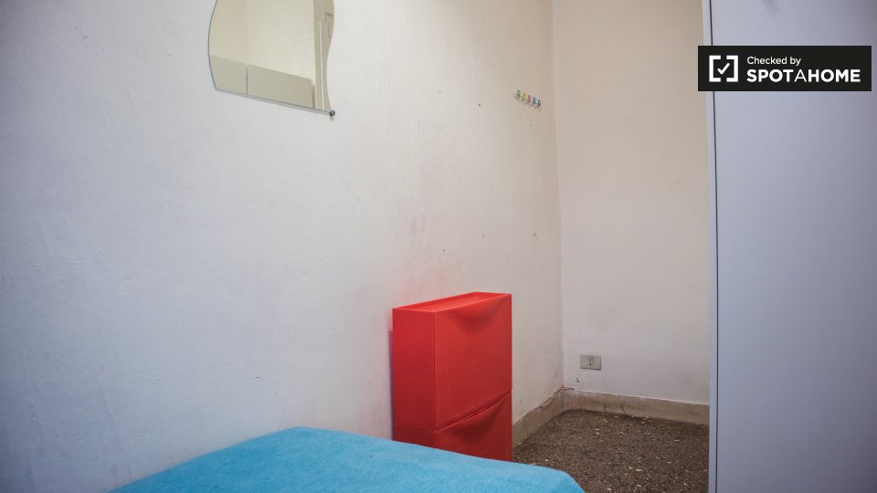 Immagine 2 di Camera condivisa in affitto  in Via Alessandro Cialdi, 00154 Roma RM, Italy a Roma