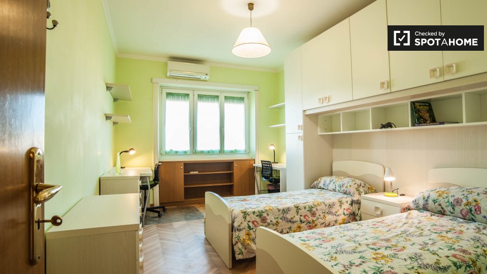 Immagine 3 di Camera condivisa in affitto  in Via Nemorense, 00199 Roma RM, Italy a Roma