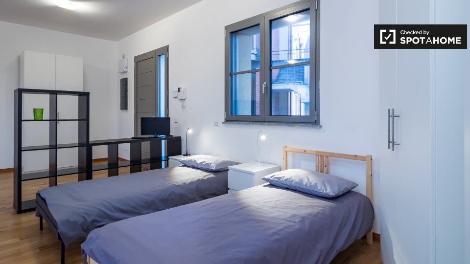 Immagine 8 di Ufficio in affitto  in Via Enrico Cosenz a Milano