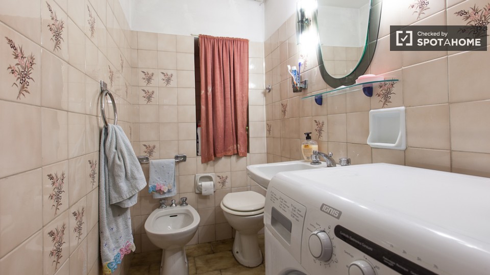 Immagine 10 di Camera condivisa in affitto  in Via Mecenate a Roma