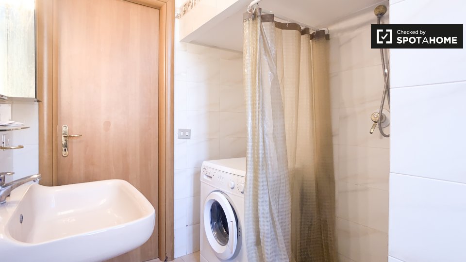 Immagine 10 di Appartamento in affitto  in Via dei Gonzaga, 00163 Roma RM, Italy a Roma