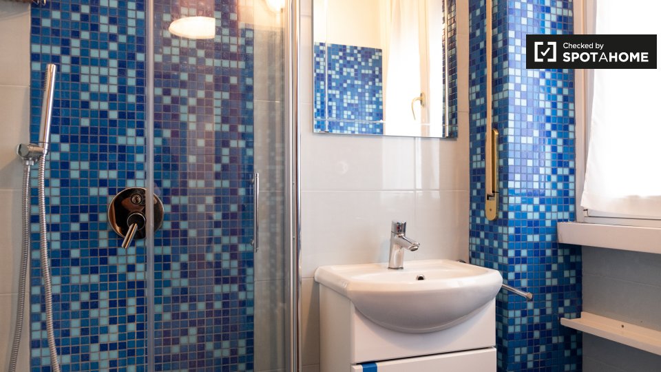 Immagine 9 di Camera condivisa in affitto  in Via Bonaventura Cerretti a Roma