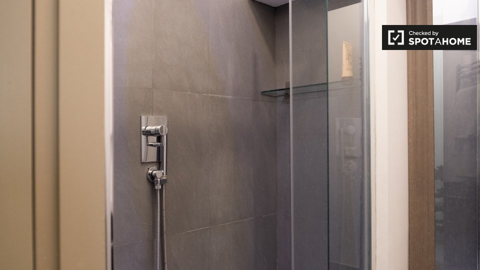 Immagine 8 di Ufficio in affitto  in Via del Banco di Santo Spirito a Roma