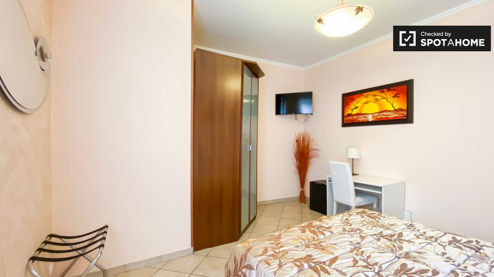 Immagine 4 di Camera condivisa in affitto  in Via Giovanni da Empoli a Roma