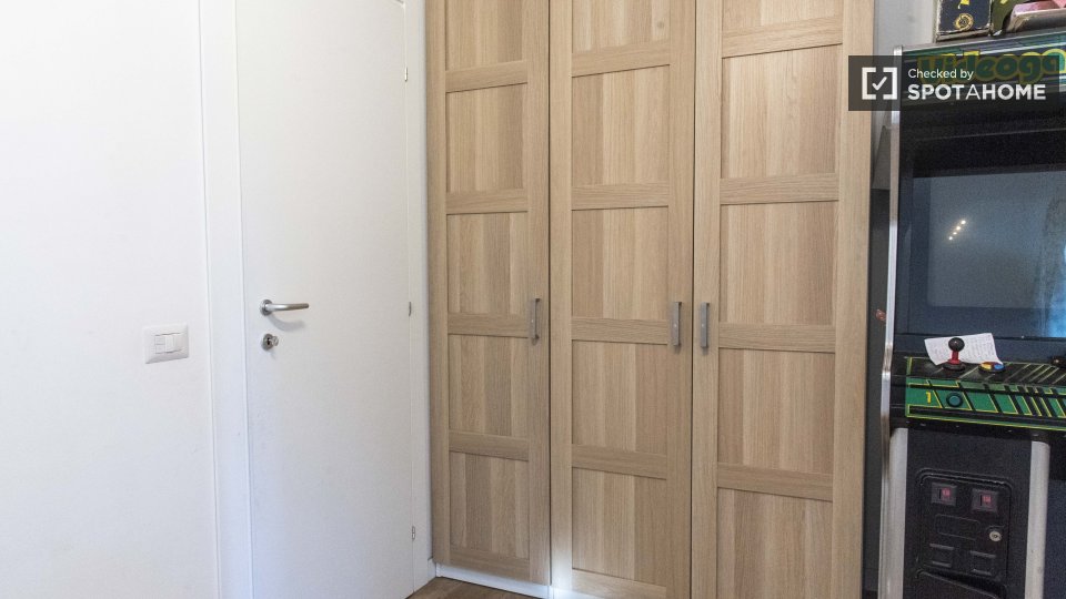 Immagine 18 di Camera condivisa in affitto  in Via Delle Azalee a Roma