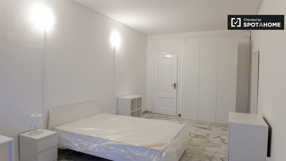 Immagine 18 di Camera condivisa in affitto  in Via Paola Falconieri a Roma