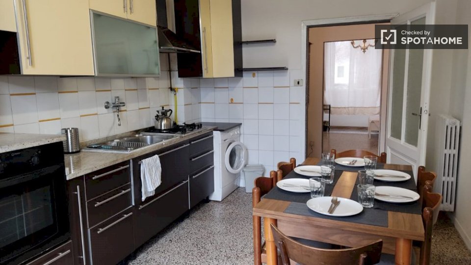 Immagine 16 di Camera condivisa in affitto  in Via Bronzino a Firenze