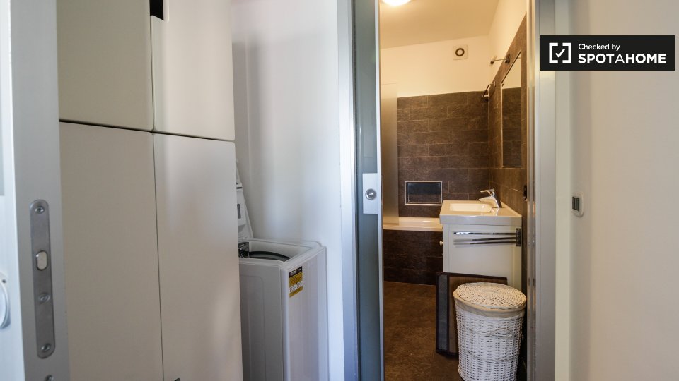 Immagine 14 di Ufficio in affitto  in Alzaia Naviglio Pavese, 20143 Milano MI, Italy a Milano