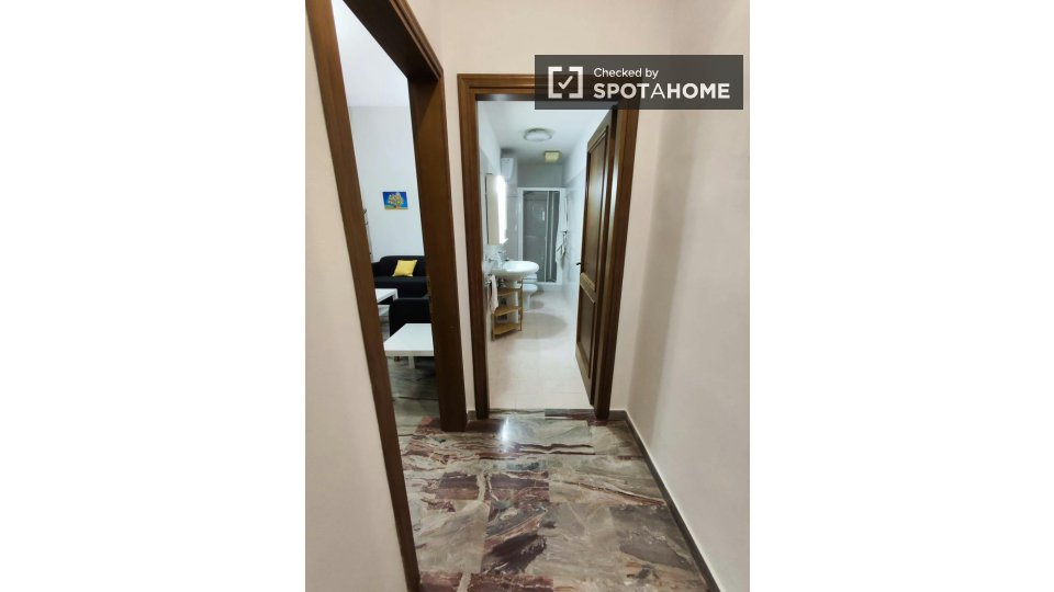 Immagine 14 di Camera condivisa in affitto  in Via della Colonna a Firenze