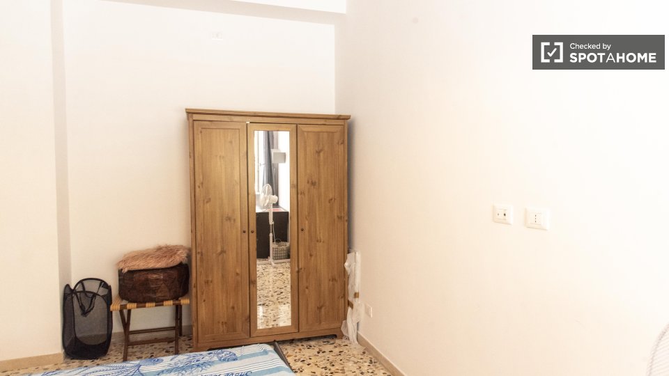 Immagine 4 di Camera condivisa in affitto  in Via Raimondo Montecuccoli a Roma