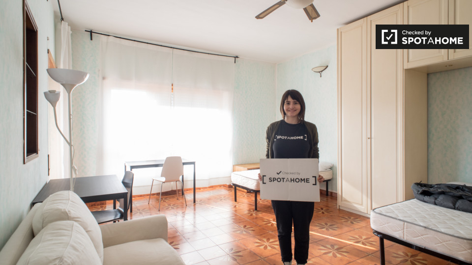 Immagine 9 di Camera condivisa in affitto  in Viale Bruno Rizzieri a Roma