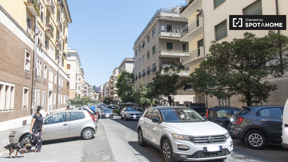 Immagine 12 di Camera condivisa in affitto  in Via Costantino Corvisieri a Roma