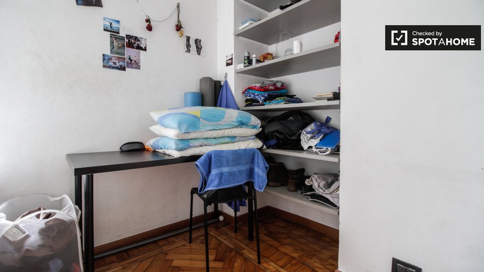 Immagine 3 di Camera condivisa in affitto  in Corso S. Maurizio a Torino