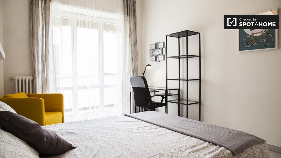 Immagine 2 di Camera condivisa in affitto  in Via Nemorense, 00198 Roma RM, Italy a Roma