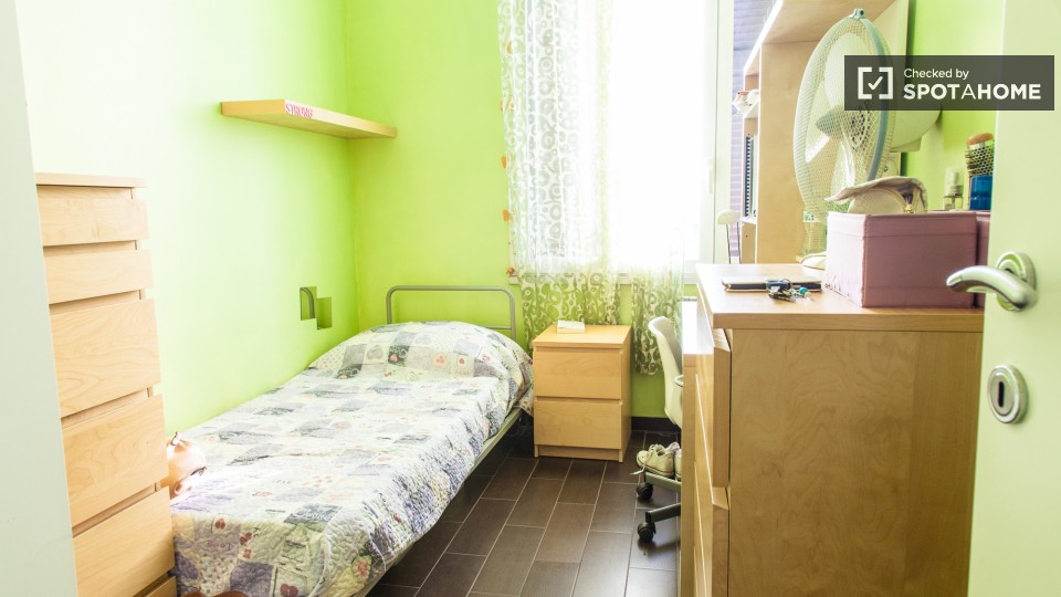 Immagine 4 di Camera condivisa in affitto  in Via Appia Nuova a Roma