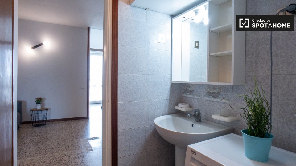 Immagine 17 di Camera condivisa in affitto  in Via Lucca, 20152 Milano MI, Italy a Milano