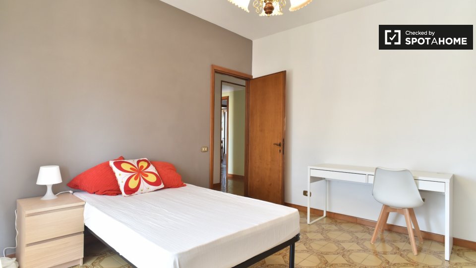 Immagine 2 di Camera condivisa in affitto  in Via Oderzo, 00182 Roma RM, Italy a Roma