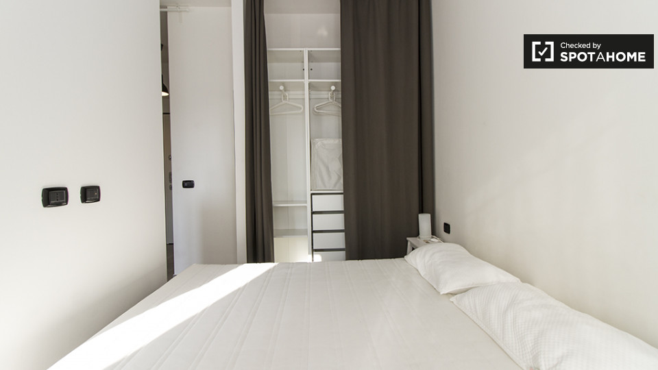 Immagine 10 di Ufficio in affitto  in Via Lorenteggio a Milano