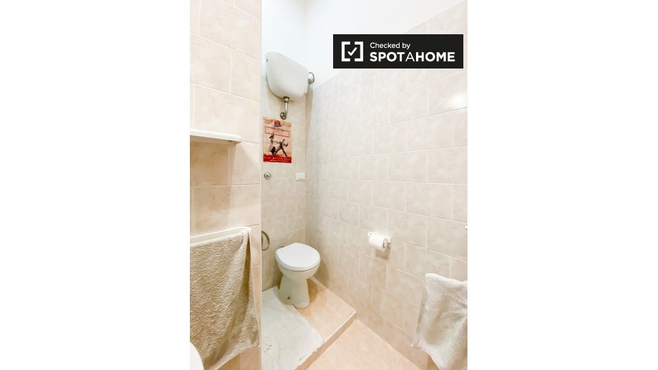 Immagine 14 di Camera condivisa in affitto  in Piazza Vittorio Emanuele II a Roma