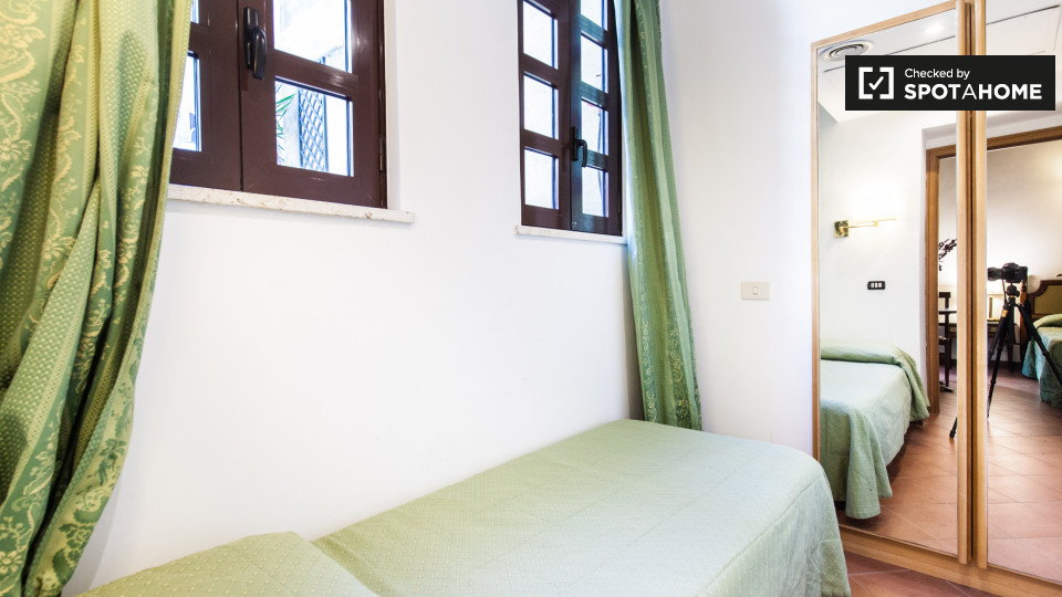 Immagine 12 di Ufficio in affitto  in Via Zucchelli a Roma