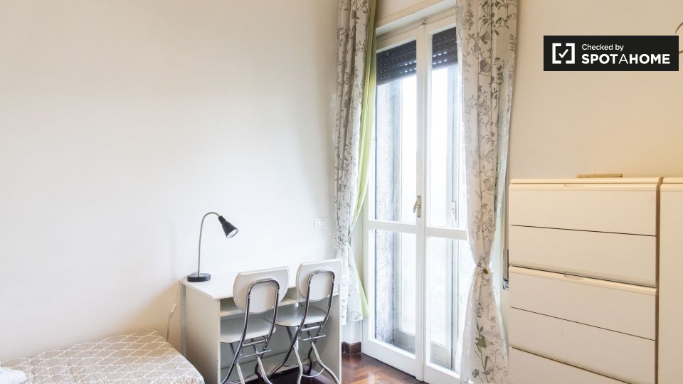 Immagine 6 di Appartamento in affitto  in Via Druso a Roma