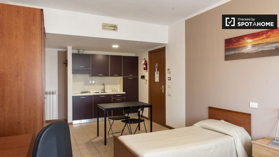 Immagine 3 di Ufficio in affitto  in Viale della Venezia Giulia a Roma