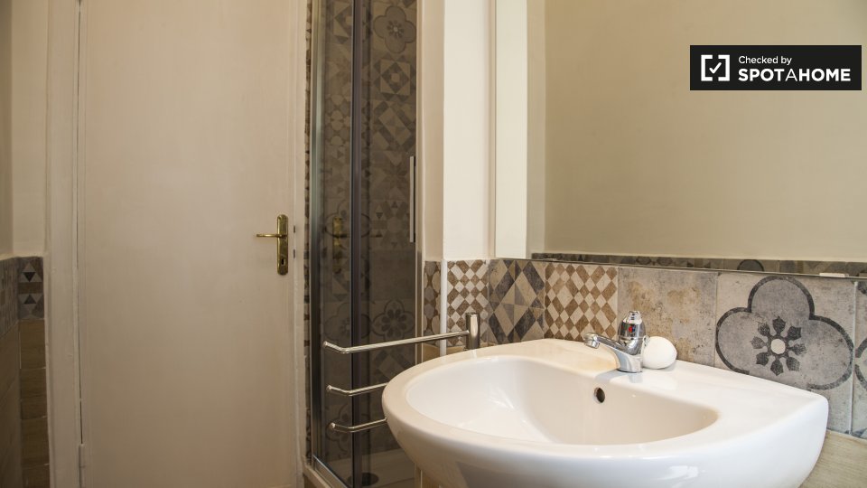 Immagine 14 di Camera condivisa in affitto  in Via Nemorense, 00198 Roma RM, Italy a Roma