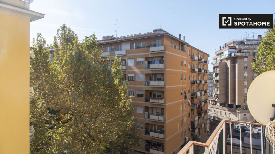 Immagine 5 di Camera condivisa in affitto  in Via Baldassarre Orero, 00159 Roma RM, Italy a Roma