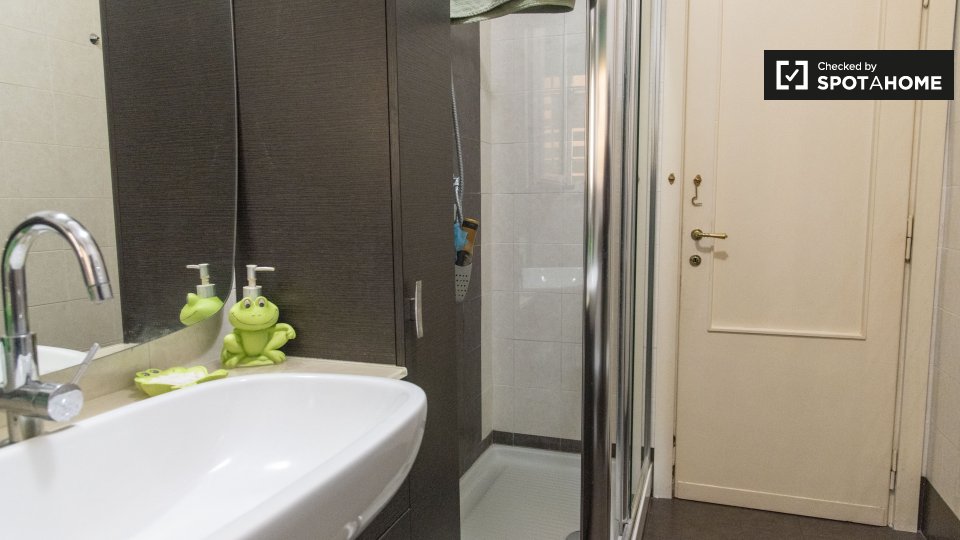 Immagine 6 di Camera condivisa in affitto  in Via di Torrevecchia a Roma