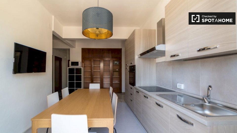 Immagine 10 di Camera condivisa in affitto  in Viale dei Mille a Firenze