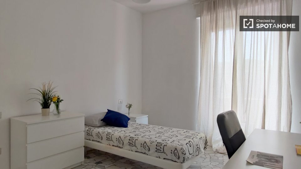 Immagine 17 di Camera condivisa in affitto  in Via Fratelli Rosselli a Milano