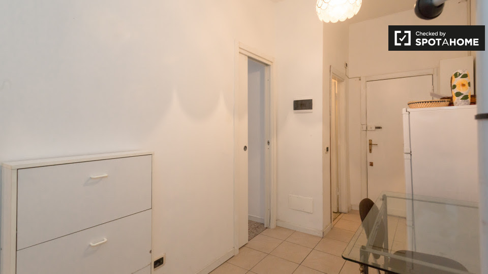 Immagine 9 di Camera condivisa in affitto  in Via Salasco a Milano