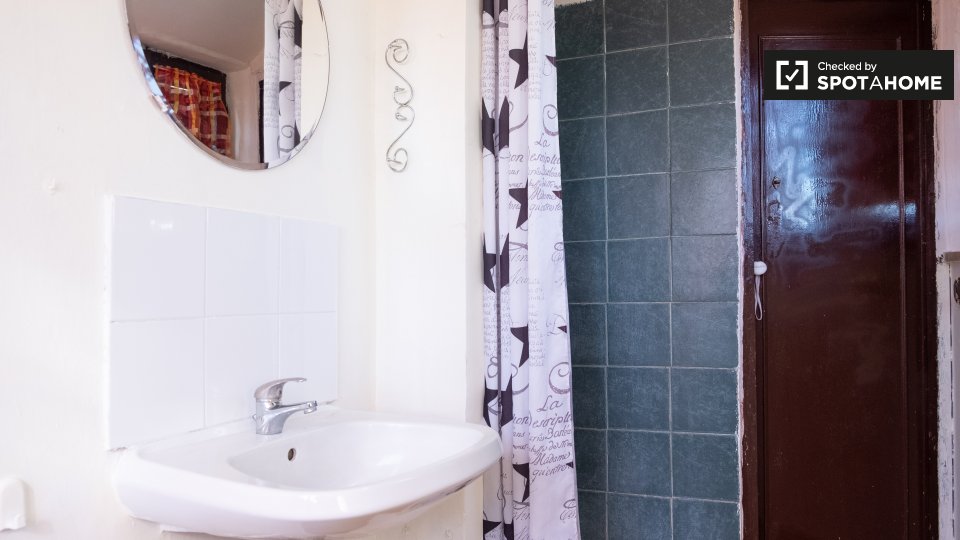 Immagine 14 di Appartamento in affitto  in Via di Porta Medaglia, 148, 00134 Roma RM, Italy a Roma