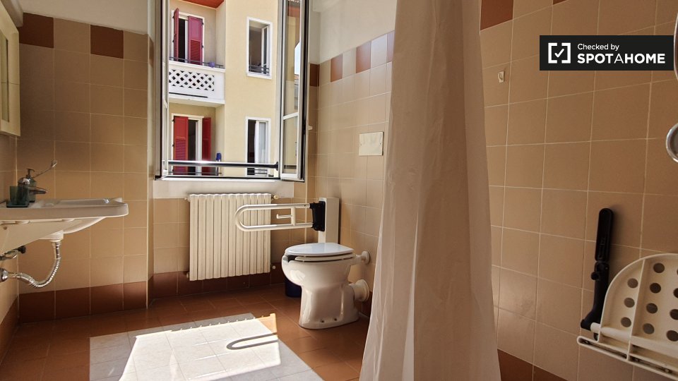 Immagine 6 di Camera condivisa in affitto  in Via Anton Giulio Barrili a Milano