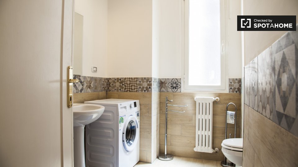 Immagine 15 di Camera condivisa in affitto  in Via Nemorense, 00198 Roma RM, Italy a Roma