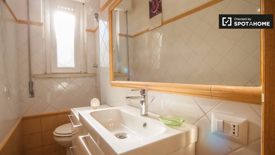 Immagine 9 di Camera condivisa in affitto  in Via Nemorense, 00199 Roma RM, Italy a Roma