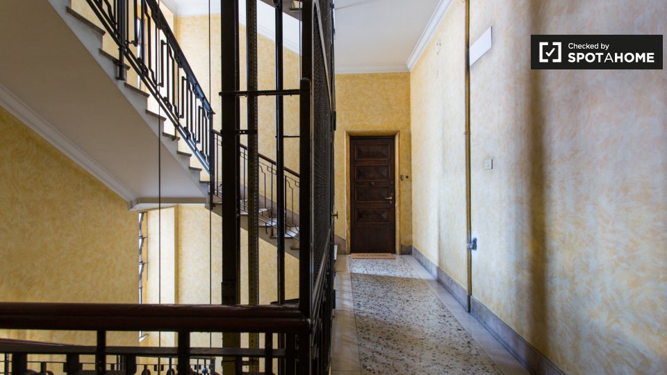 Immagine 15 di Camera condivisa in affitto  in Viale Campania a Milano