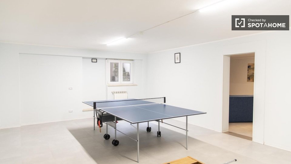 Immagine 12 di Camera condivisa in affitto  in Via di Carcaricola a Roma