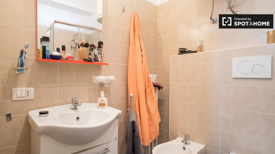 Immagine 15 di Camera condivisa in affitto  in Via Casilina a Roma