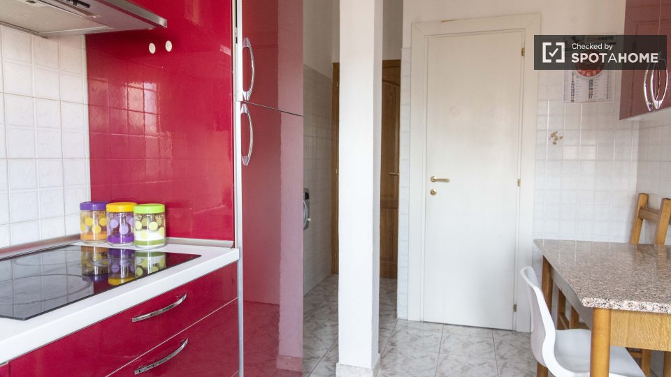 Immagine 7 di Appartamento in affitto  in Piazza Ragusa a Roma