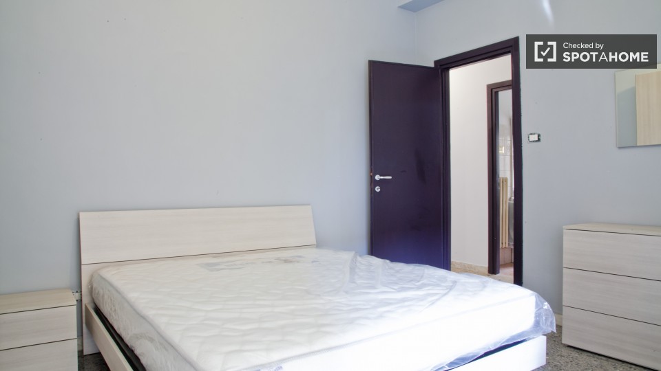 Immagine 2 di Camera condivisa in affitto  in Via Calpurnio Fiamma a Roma