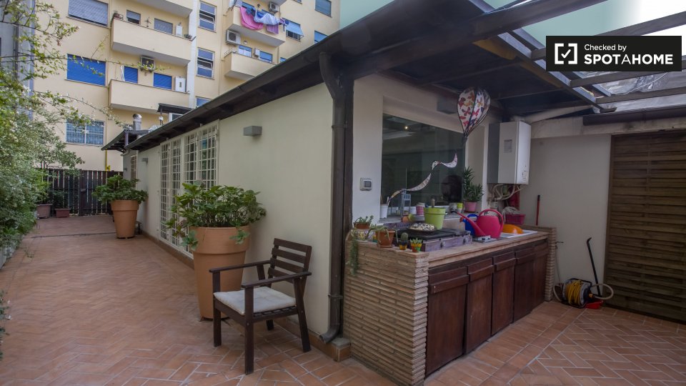 Immagine 14 di Ufficio in affitto  in Via Stefano Infessura, 00179 Roma RM, Italy a Roma