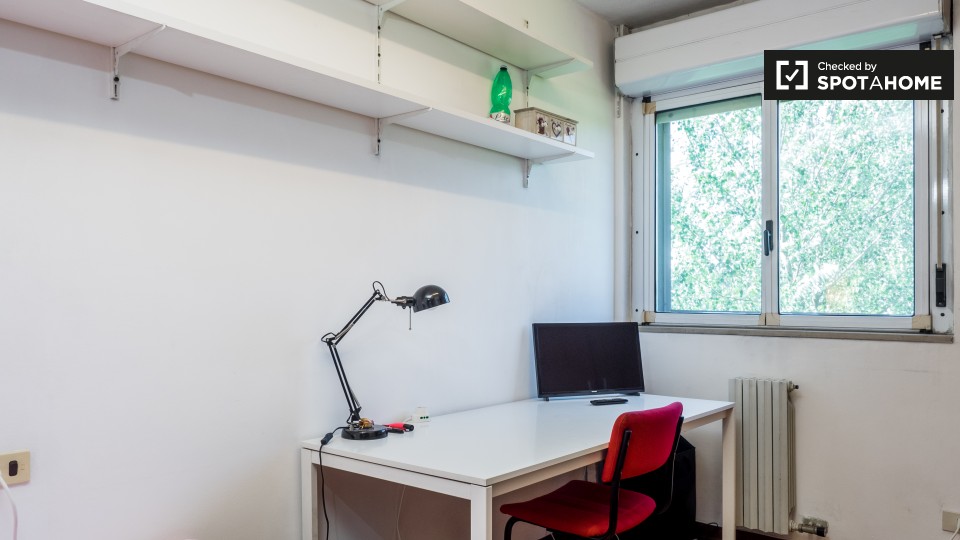 Immagine 4 di Camera condivisa in affitto  in Via dei Missaglia a Milano