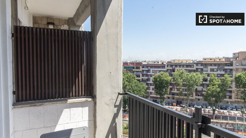 Immagine 1 di Camera condivisa in affitto  in Viale Etiopia a Roma