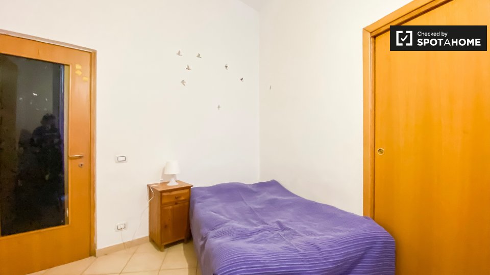 Immagine 4 di Camera condivisa in affitto  in Piazza Vittorio Emanuele II a Roma