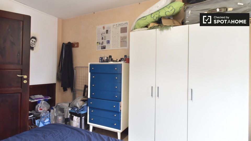 Immagine 2 di Camera condivisa in affitto  in Via Caprese a Roma