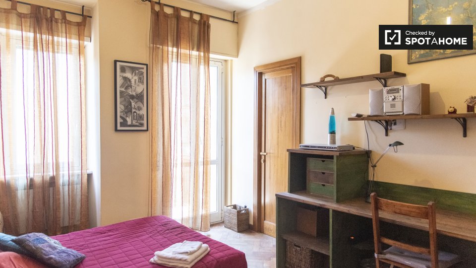 Immagine 15 di Camera condivisa in affitto  in Via Corinto a Roma